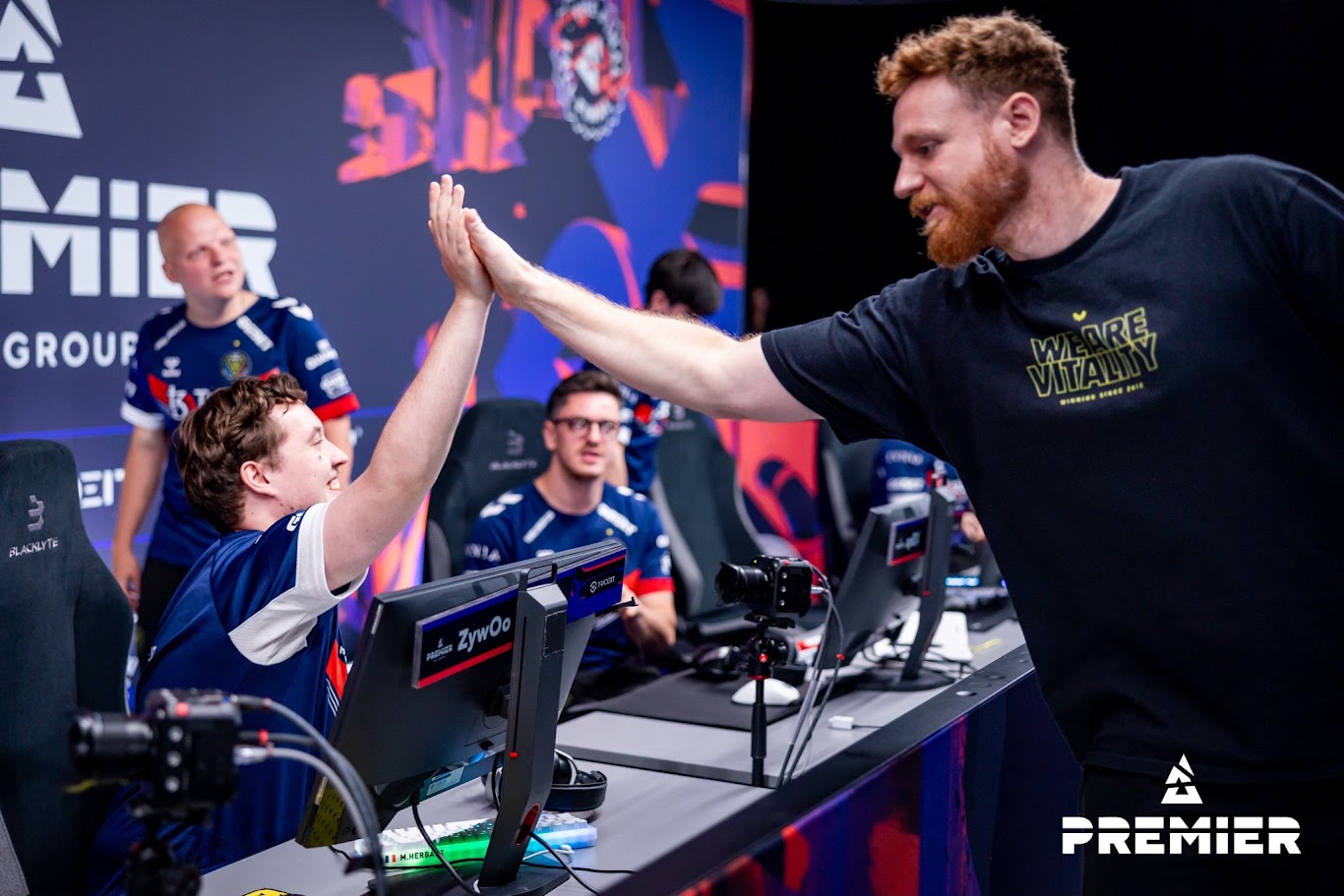 Coach mentoring esports players